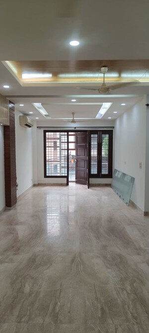 Room in 3 BHK Apartment at Greater Kailash I – for Rent