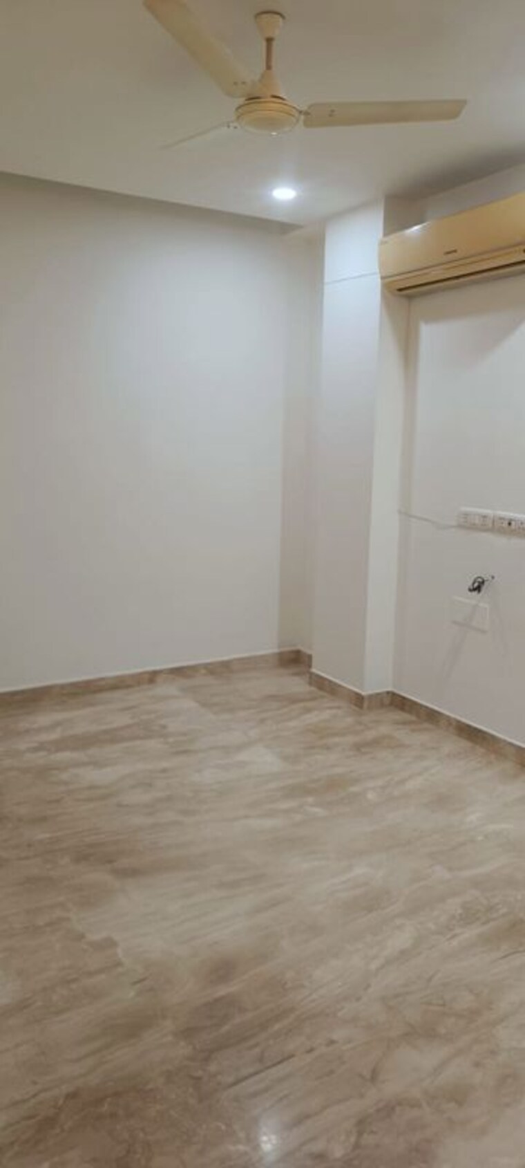 Room, greater kailash i 3 Bedroom 2000 Sq.Ft. Apartment In Greater Kailash I Delhi 10580966