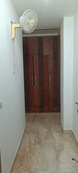 Furnished Amenities in 3 BHK Apartment at Greater Kailash I – for Rent