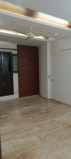 Room in 3 BHK Apartment at Greater Kailash I – for Rent