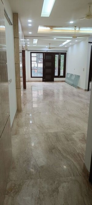 Room in 3 BHK Apartment at Greater Kailash I – for Rent