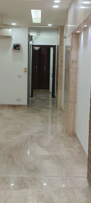 Room in 3 BHK Apartment at Greater Kailash I – for Rent