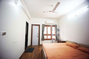 Room in 4 BHK Independent House at Hathijan – for Sale