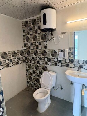 Team Area in 1 BHK Builder Floor at Indrapuram – for Sale