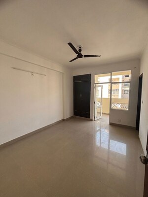 Room in 2 BHK Apartment at Gaursons Ska Green Mansion, Sector 12 Greater Noida – for Sale