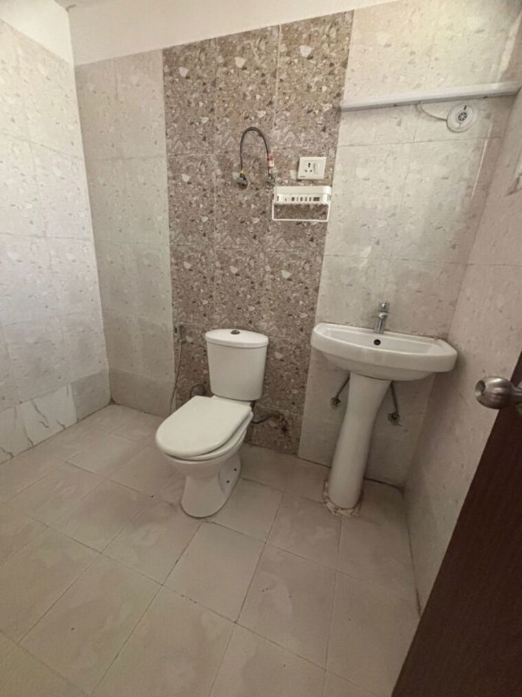 Bathroom, gaursons-ska-green-mansion 2 Bedroom 1095 Sq.Ft. Apartment In Sector 12 Greater Noida Greater Noida 10580613
