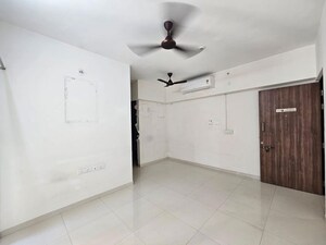 Room in 1 BHK Apartment at Lodha Amara, Kolshet Road – for Rent