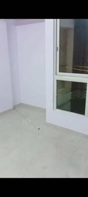 Room in 1 BHK Apartment at Lodha Amara, Kolshet Road – for Rent