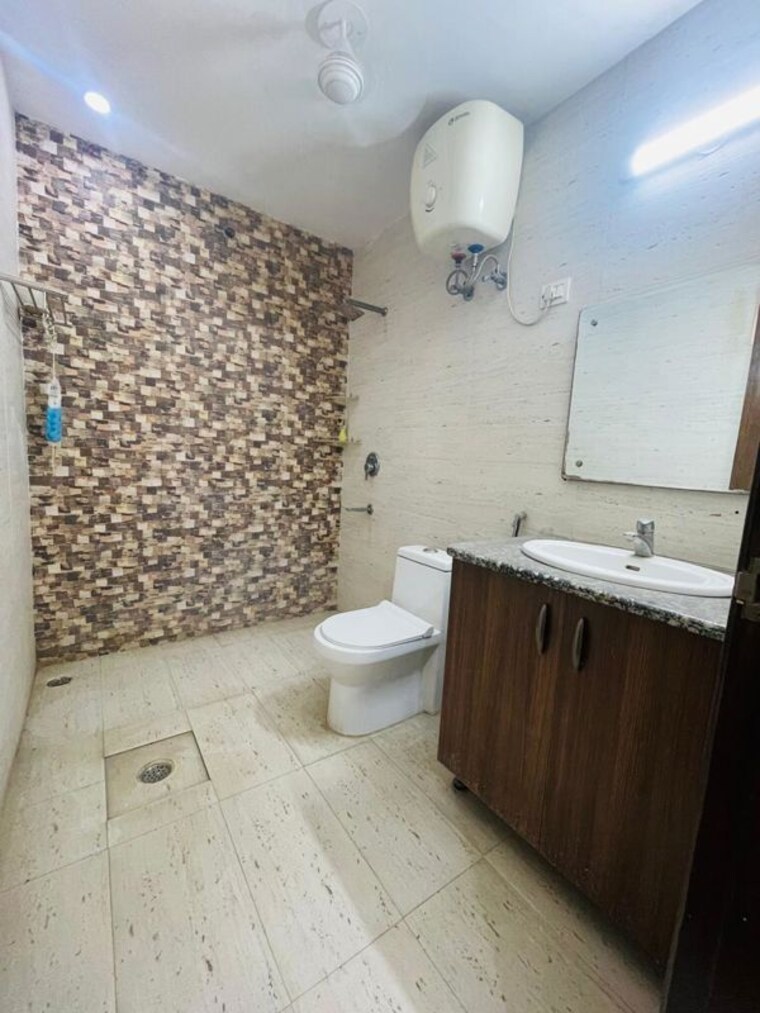 Bathroom, parklands 4 Bedroom 250 Sq.Yd. Builder Floor In Sector 85 Faridabad 10580909