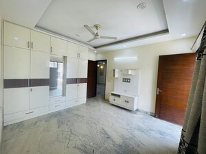 Room in 4 BHK Builder Floor at Parklands, Sector 85 – for Sale