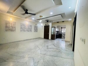Room in 4 BHK Builder Floor at Parklands, Sector 85 – for Sale