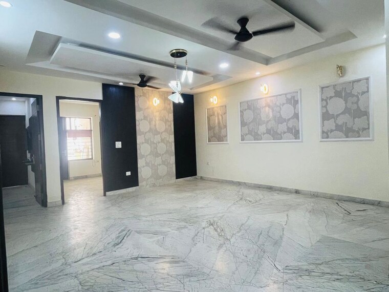 Room, parklands 4 Bedroom 250 Sq.Yd. Builder Floor In Sector 85 Faridabad 10580909