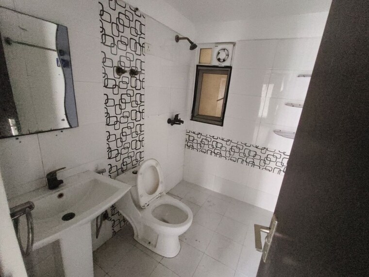 Bathroom, gulshan-vivante 2.5 Bedroom 1220 Sq.Ft. Apartment In Sector 137 Noida 10581003