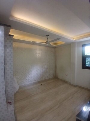 Room in 2 BHK Builder Floor at Naraina – for Rent