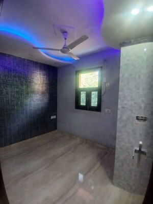 Room in 2 BHK Builder Floor at Naraina – for Rent