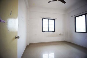 Room in 2 BHK Apartment at Chandkheda – for Sale