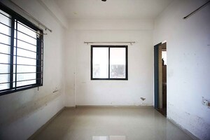 Room in 2 BHK Apartment at Chandkheda – for Sale