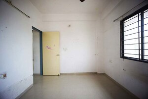 Room in 2 BHK Apartment at Chandkheda – for Sale