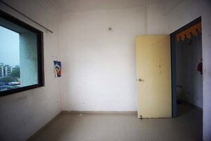 Room in 2 BHK Apartment at Chandkheda – for Sale