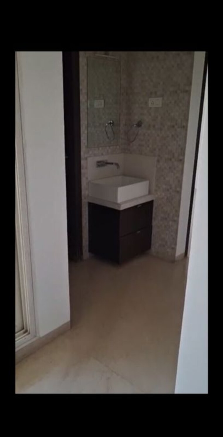 Bathroom, dosti-imperia-phase-i 2 Bedroom 934 Sq.Ft. Apartment In Ghodbunder Road Thane 10581083