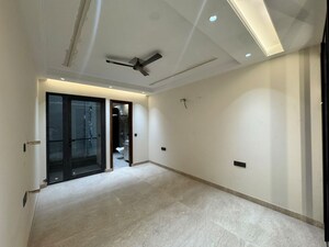 Room in 3 BHK Builder Floor at Ashram – for Sale