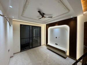Room in 3 BHK Builder Floor at Ashram – for Sale