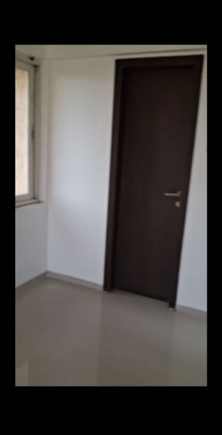 Room, dosti-imperia-phase-i 3 Bedroom 1315 Sq.Ft. Apartment In Ghodbunder Road Thane 10581103