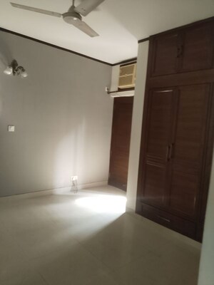 Room in 4 BHK Builder Floor at Sarita Vihar – for Rent