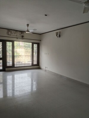Room in 4 BHK Builder Floor at Sarita Vihar – for Rent