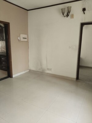 Room in 4 BHK Builder Floor at Sarita Vihar – for Rent