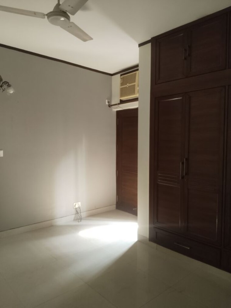 Room, sarita vihar 4 Bedroom 2000 Sq.Ft. Builder Floor In Sarita Vihar Delhi 10581055