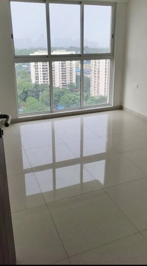 Room in 2 BHK Apartment at Kalpataru Parkcity, Kolshet Road – for Sale