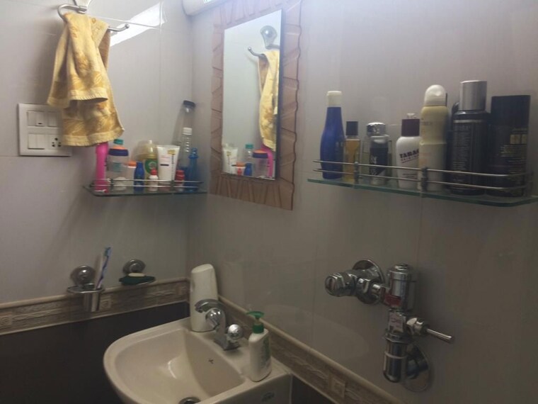 Bathroom, kohinoor-city-phase-i 3 Bedroom 1000 Sq.Ft. Apartment In Kurla Mumbai 10581104