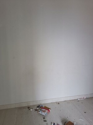 Room in 3 BHK Apartment at Eldeco Live By The Greens, Sector 150 – for Sale