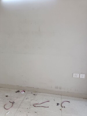 Room in 3 BHK Apartment at Eldeco Live By The Greens, Sector 150 – for Sale