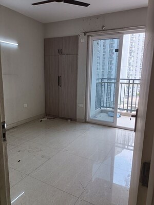Room in 3 BHK Apartment at Eldeco Live By The Greens, Sector 150 – for Sale