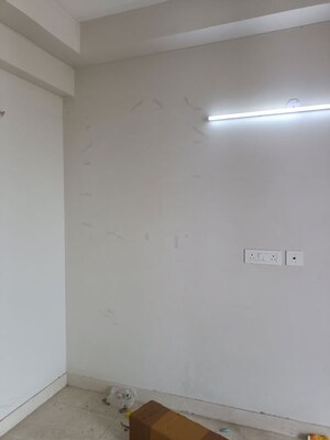 Room in 3 BHK Apartment at Eldeco Live By The Greens, Sector 150 – for Sale