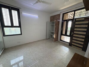 Room in 4 BHK Apartment at Sector 18 Dwarka – for Rent