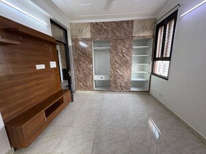 Room in 4 BHK Apartment at Sector 18 Dwarka – for Rent