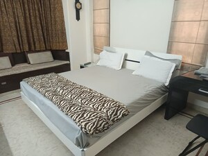 Bedroom in 2 BHK Builder Floor at DLF Green Avenue, Dlf Phase iv – for Rent