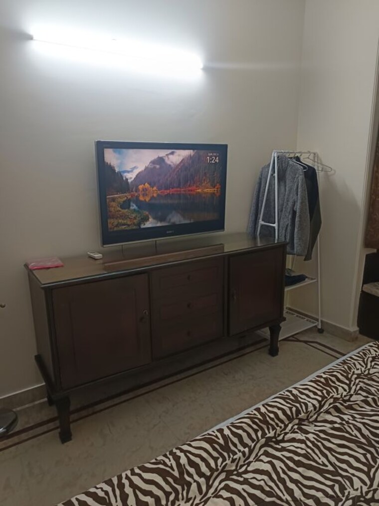 Bedroom, dlf-green-avenue 2 Bedroom 1650 Sq.Ft. Builder Floor In Dlf Phase iv Gurgaon 10581124
