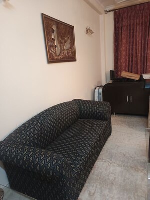 Bedroom in 2 BHK Builder Floor at DLF Green Avenue, Dlf Phase iv – for Rent