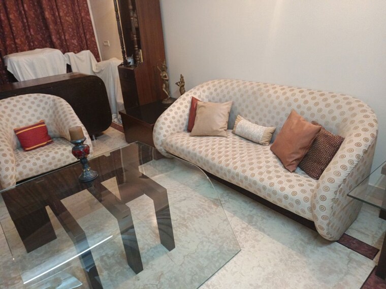 Living Room, dlf-green-avenue 2 Bedroom 1650 Sq.Ft. Builder Floor In Dlf Phase iv Gurgaon 10581124