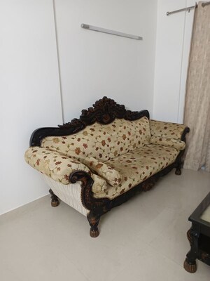 Bedroom in 2 BHK Builder Floor at DLF Green Avenue, Dlf Phase iv – for Rent
