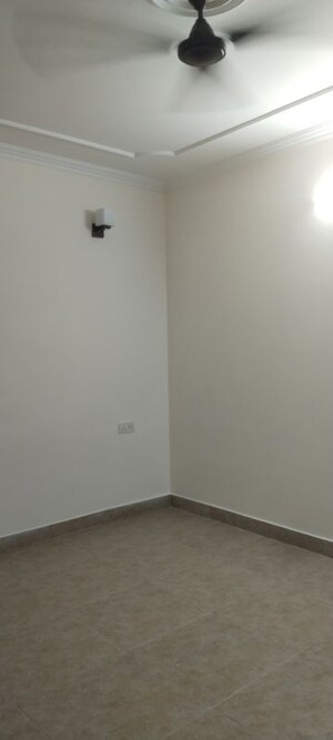 Room in 2 BHK Apartment at Sarita Vihar – for Rent