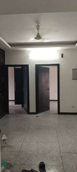 Room in 2 BHK Apartment at Sarita Vihar – for Rent