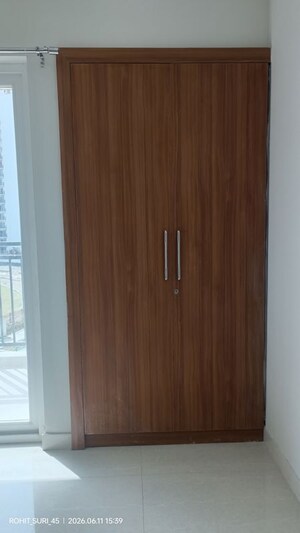 Room in 2 BHK Apartment at Eldeco Live By The Greens, Sector 150 – for Sale