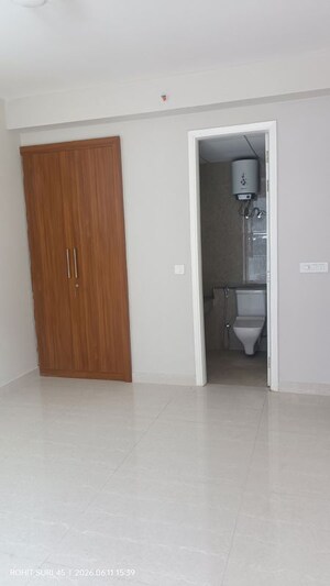 Room in 2 BHK Apartment at Eldeco Live By The Greens, Sector 150 – for Sale