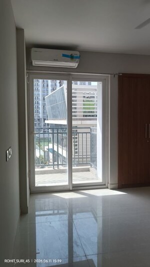 Room in 2 BHK Apartment at Eldeco Live By The Greens, Sector 150 – for Sale