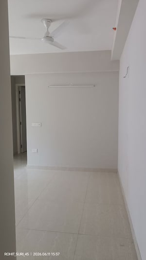 Room in 2 BHK Apartment at Eldeco Live By The Greens, Sector 150 – for Sale